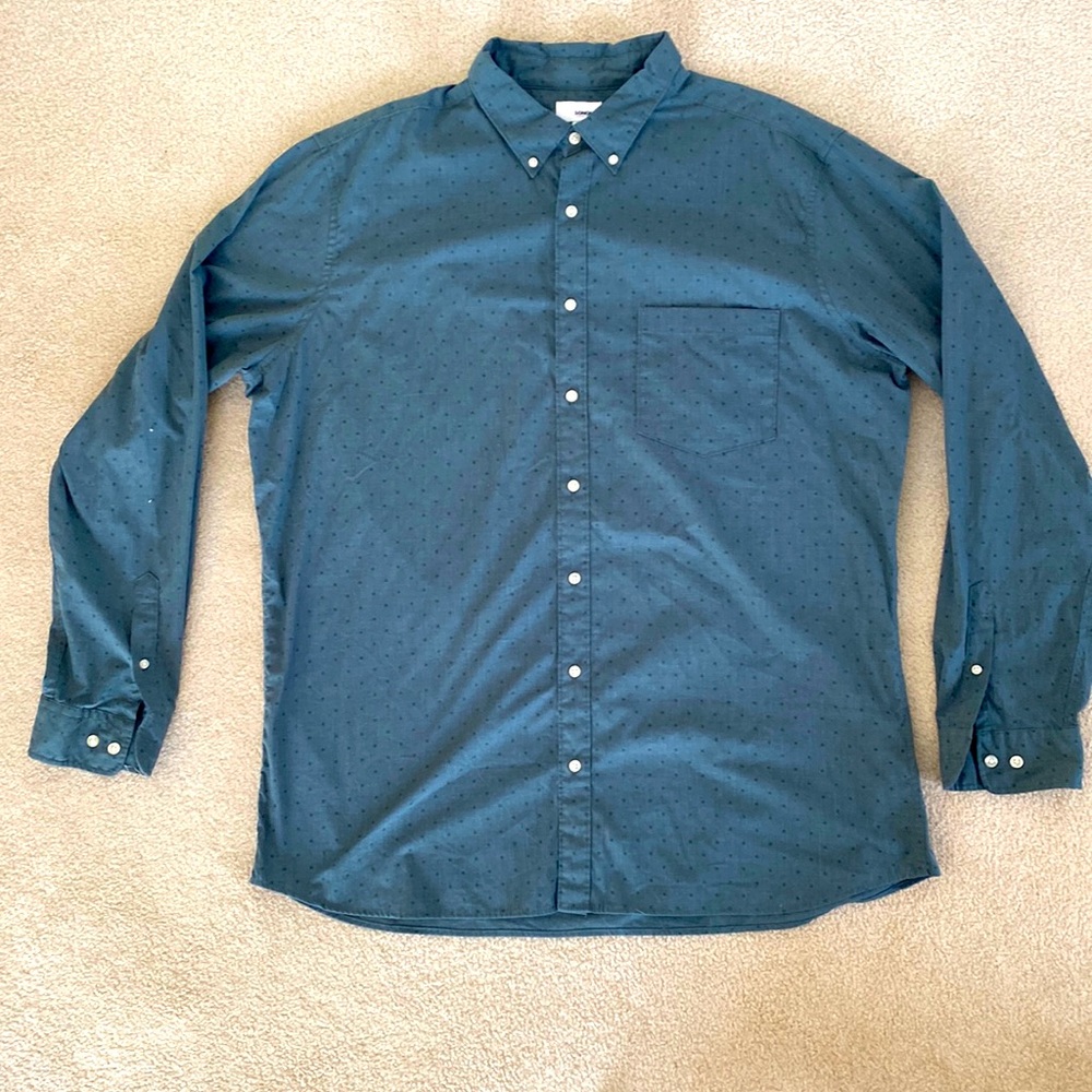 Green button down with subtle polka dot pattern 2XLT